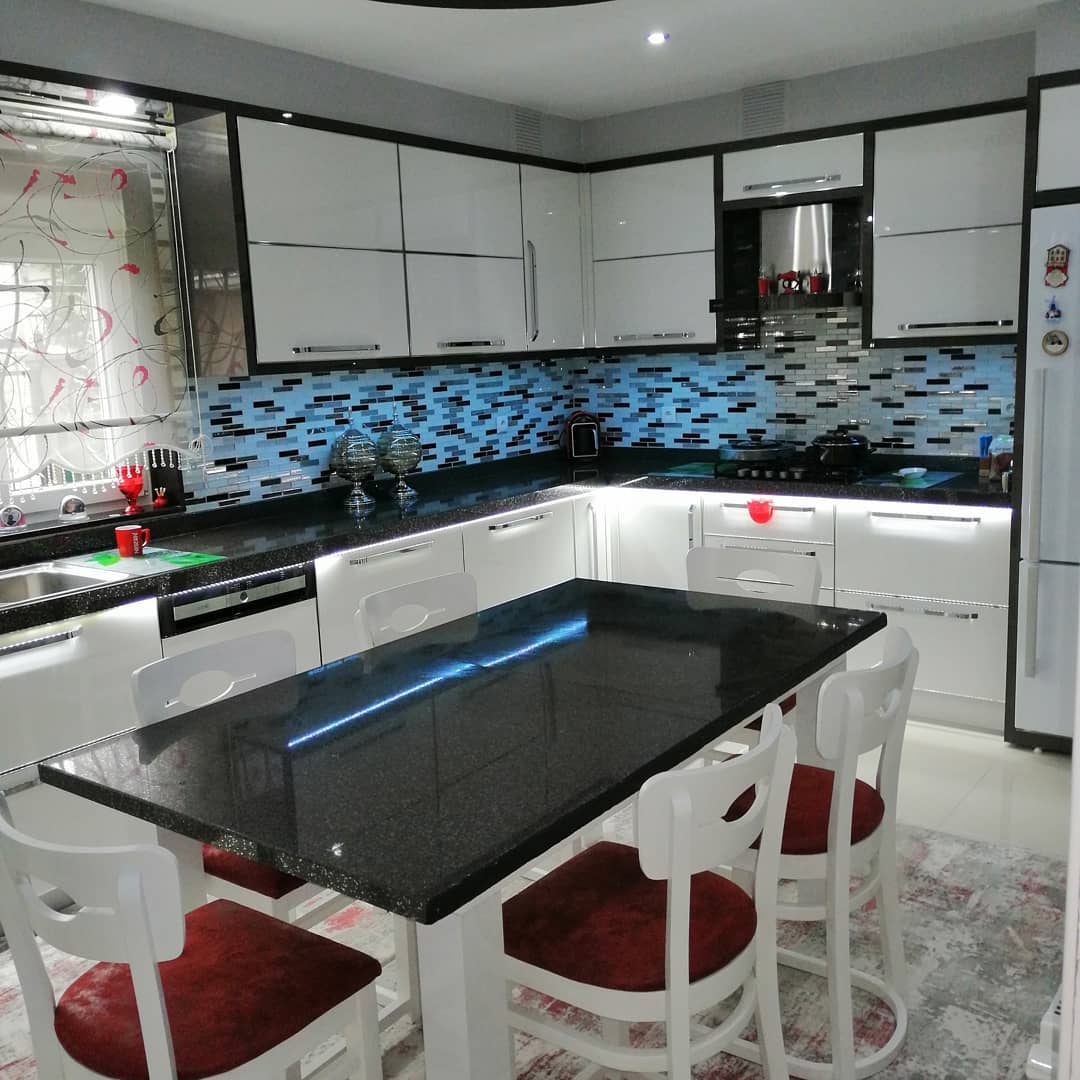 Customized Dining Sets for Stylish Dining Rooms